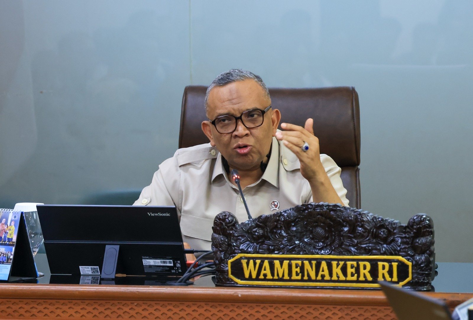 Wamenaker Tegaskan Kerja di Hari Libur Nasional Wajib Bayar Lembur. - thewasesanews.com