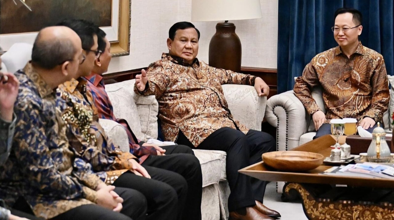 Presiden Prabowo Subianto menerima delegasi Hisense di kediamannya di Kertanegara, Jakarta, pada Jumat, 15 Mei 2025. Foto: BPMI Setpres/Cahyo. - thewasesanews.com
