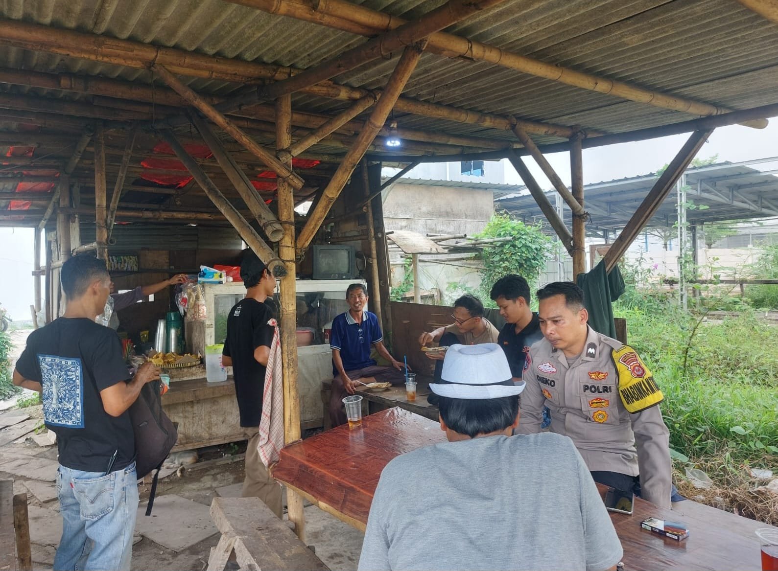 Warbin Pasir Gadung Bhabinkamtibmas dan Babinsa Perkuat Kemitraan Warga. - thewasesanews.com