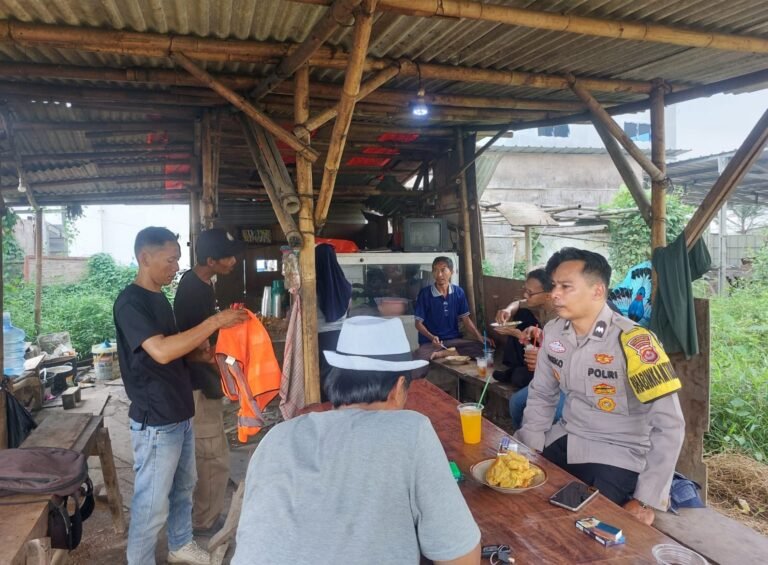Warbin Pasir Gadung Bhabinkamtibmas dan Babinsa Perkuat Kemitraan Warga. - thewasesanews.com