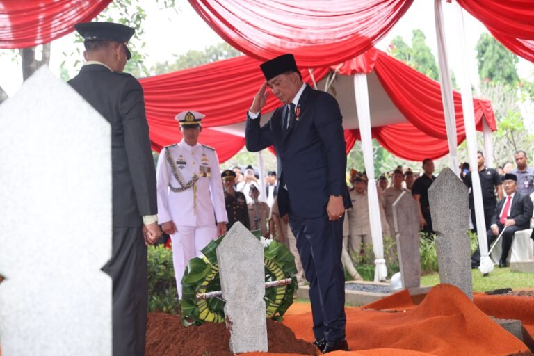 Kasad Maruli Simanjuntak Hadiri Pemakaman Jenderal Ryamizard Ryacudu. - thewasesanews.com