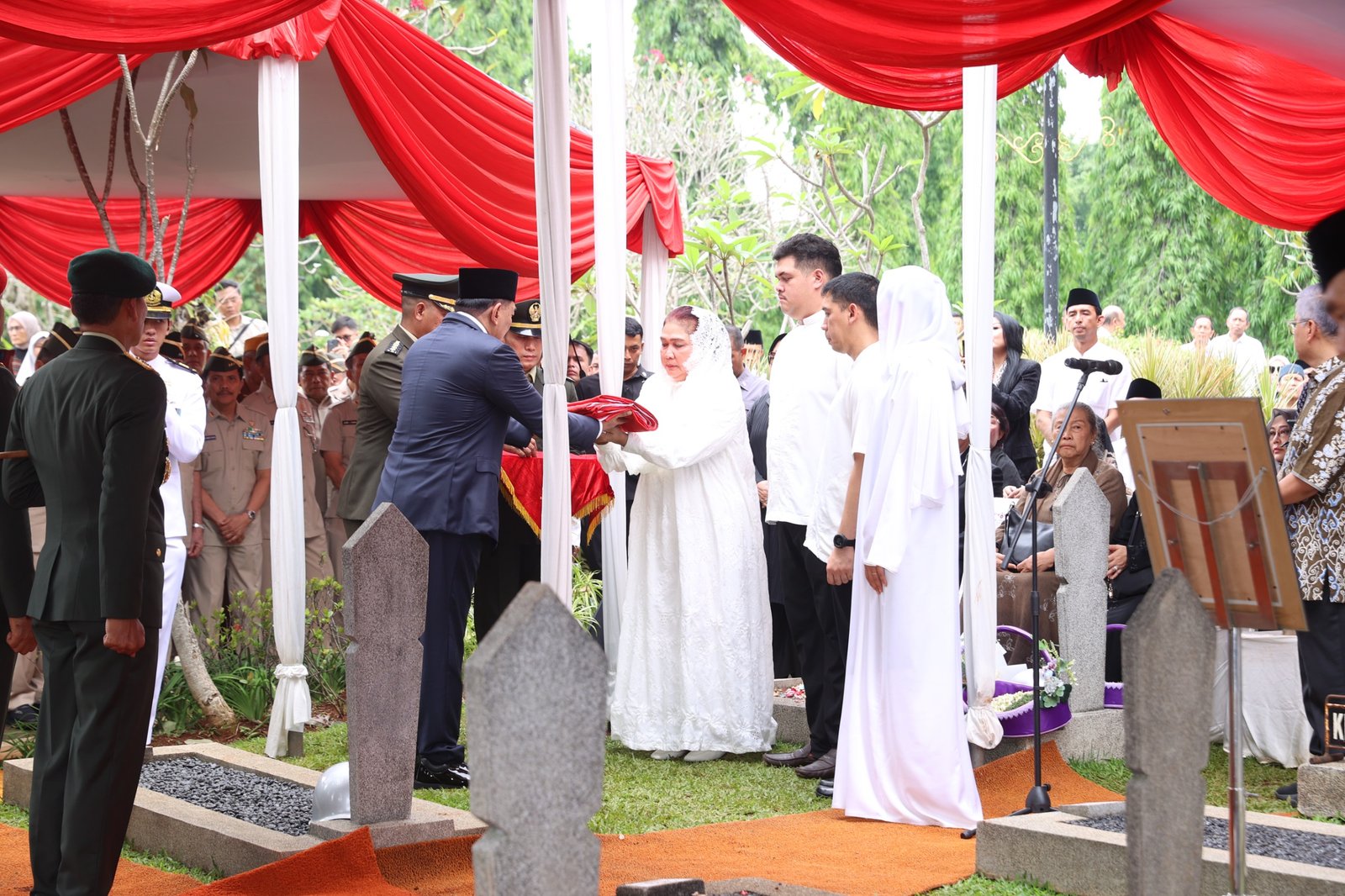 Kasad Maruli Simanjuntak Hadiri Pemakaman Jenderal Ryamizard Ryacudu. - thewasesanews.com