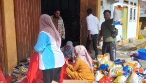 Gubernur Malut dan Bupati Halteng Salurkan 1000 Paket Sembako Gratis. - thewasesanews.com