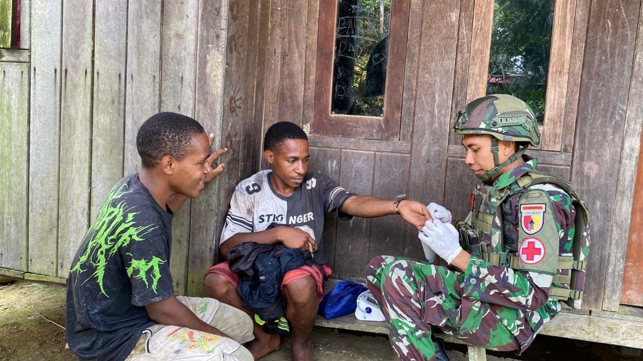 Satgas Yonif 521 DY Gelar Pelayanan Kesehatan Gratis Keliling di Papua. - thewasesanews.com