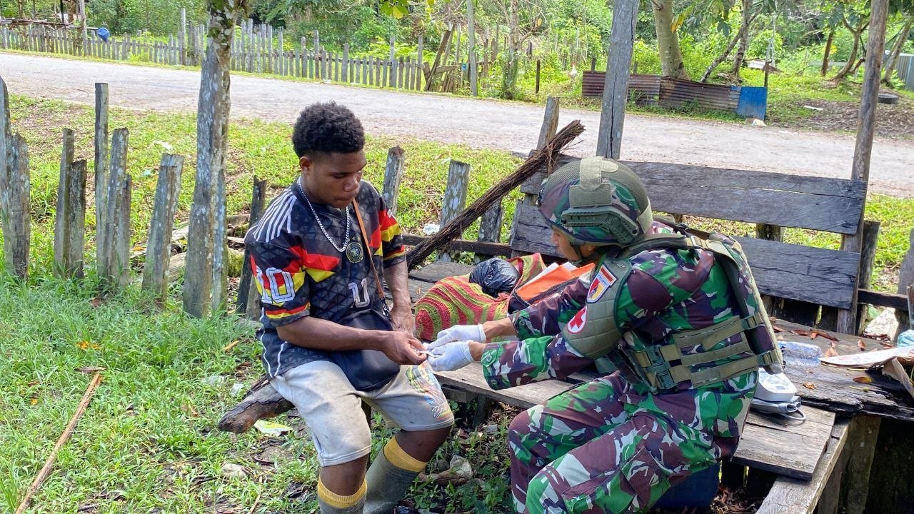 Satgas Yonif 521 DY Gelar Pelayanan Kesehatan Gratis Keliling di Papua. - thewasesanews.com