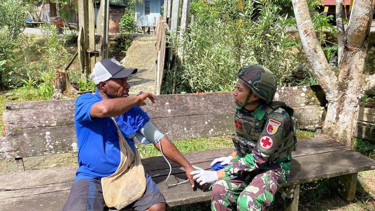 Satgas Yonif 521 DY Gelar Pelayanan Kesehatan Gratis Keliling di Papua. - thewasesanews.com