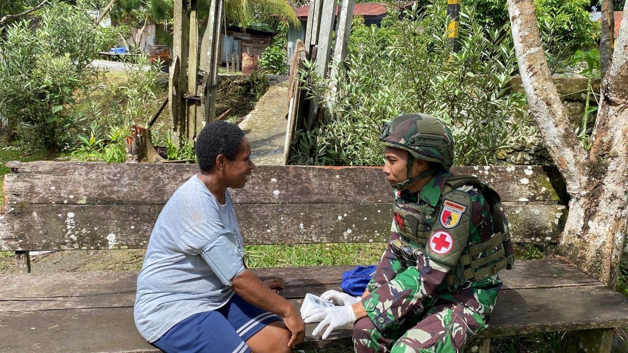 Satgas Yonif 521 DY Gelar Pelayanan Kesehatan Gratis Keliling di Papua. - thewasesanews.com