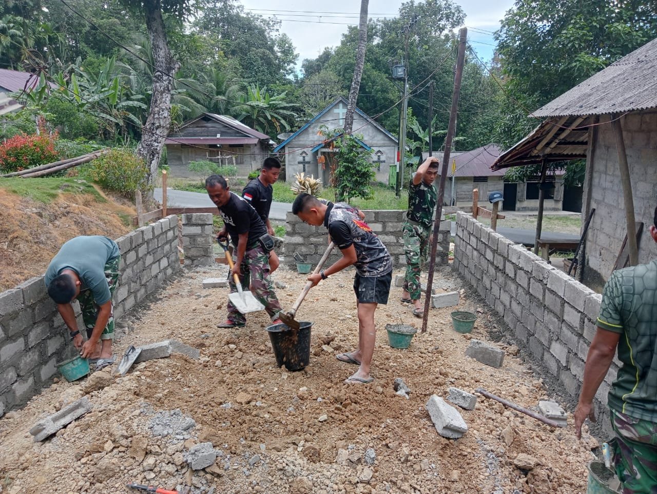 Rumah Naofaondu Fau di Nias Selatan Direhab Lewat Karya Bakti TNI. - thewasesanews.com