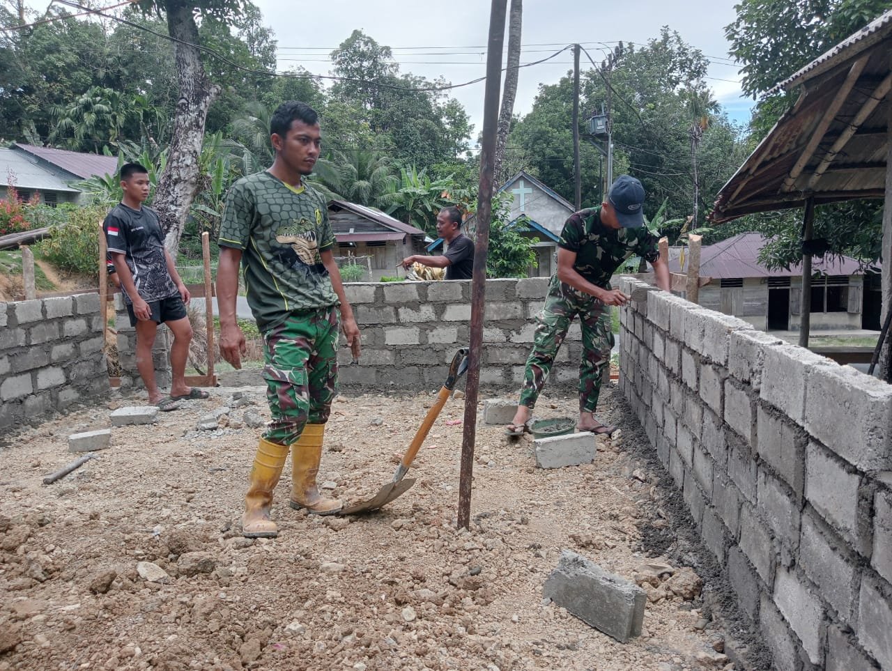 Rumah Naofaondu Fau di Nias Selatan Direhab Lewat Karya Bakti TNI. - thewasesanews.com