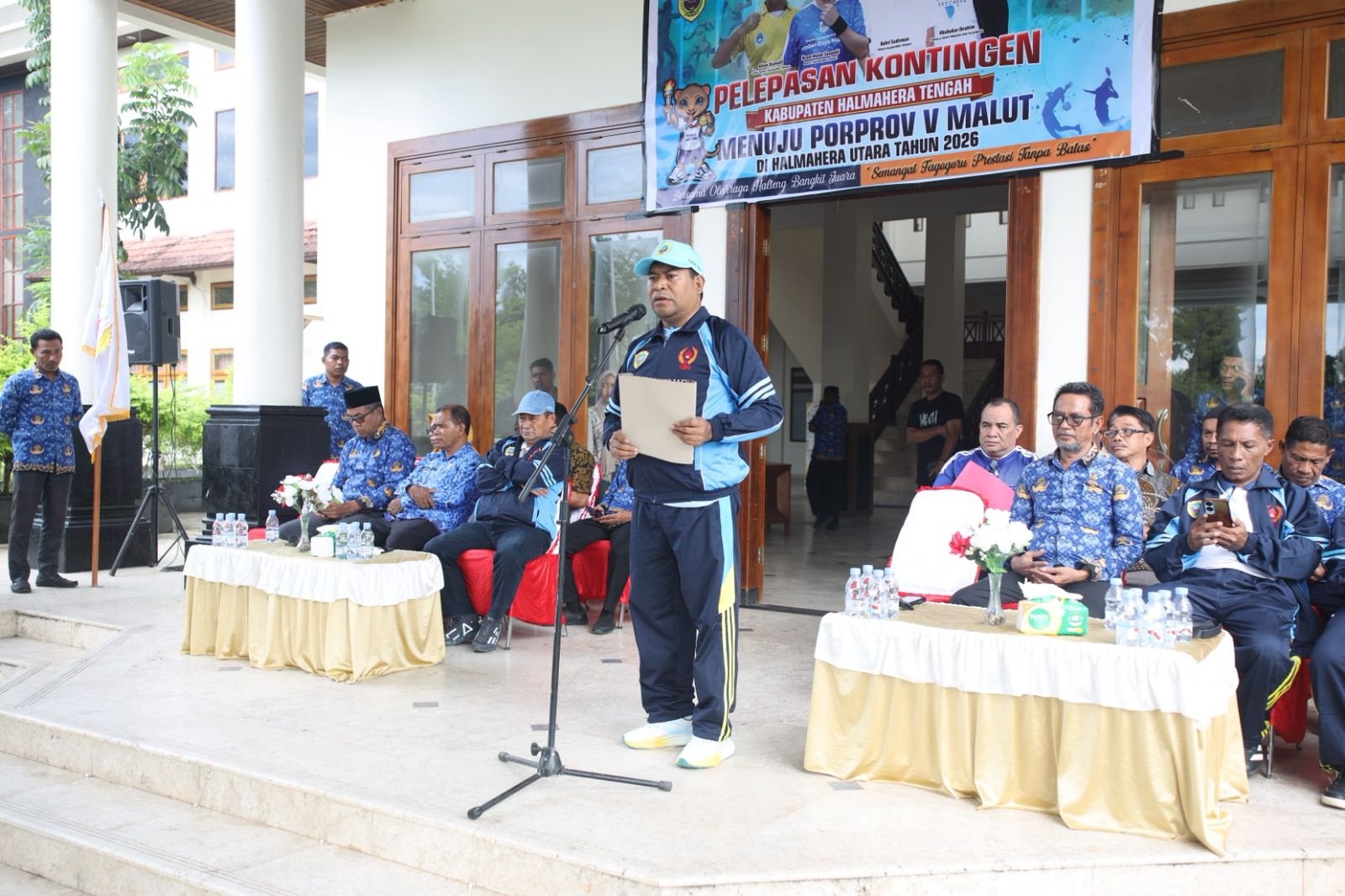 Sekda Halteng Lepas Kontingen Porprov V Malut Targetkan Prestasi. - thewasesanews.com