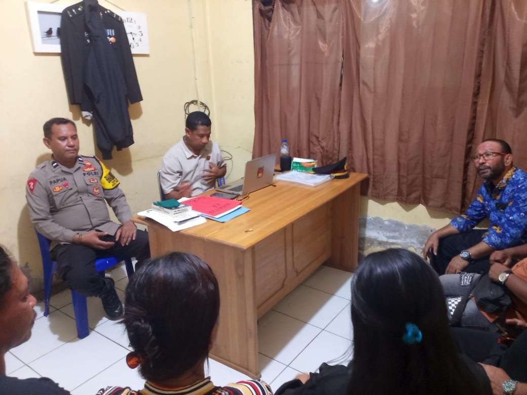 Polres Halteng Mediasi Damai Kasus Pemuda Sibenpopo dan Kabag Kesra. - thewasesanees.com