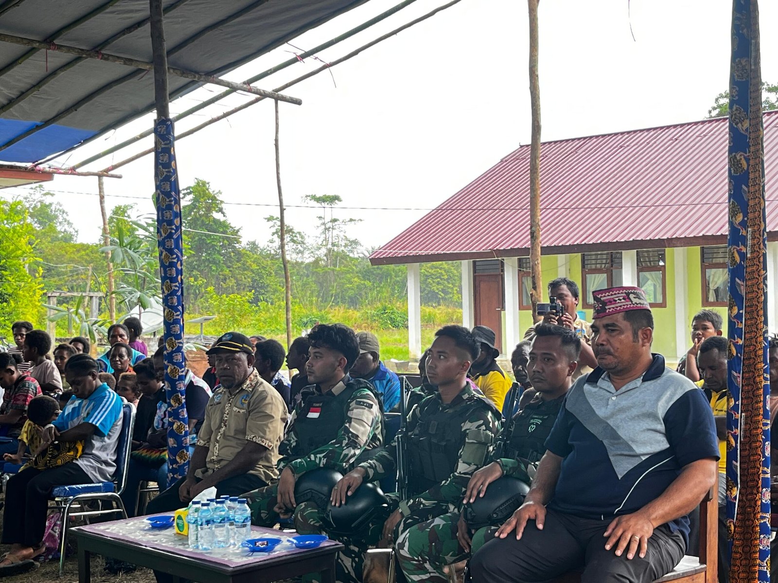 Kelulusan SMP Distrik Jagiro Teluk Bintuni Berlangsung Penuh Haru. - thewasesanews.com