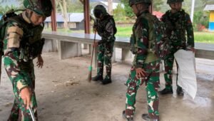 Satgas Yonif 521/DY Bersihkan Pasar Bolakme Jayawijaya. - thewasesanees.com