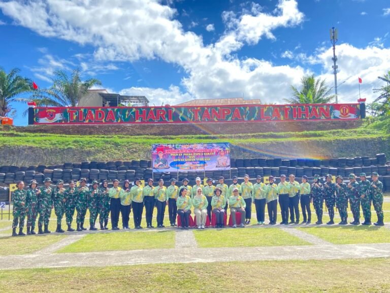 Polwan Polda Papua Barat Bersama Kowad Kodam Menggelar Eksebisi Menembak. - thewasesanews.com
