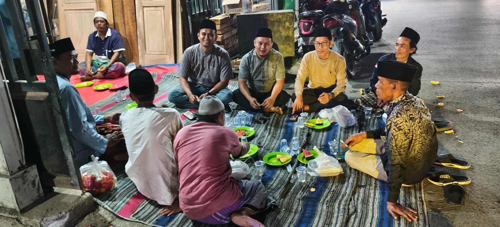 Lurah Kramat Haji Nur Alam Hadiri Tahlilan Haji Roji. - thewasesanews.com