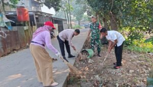 Polsek Panongan Gelar Gerakan ASRI Bersihkan Lingkungan Desa. - thewasesanews.com
