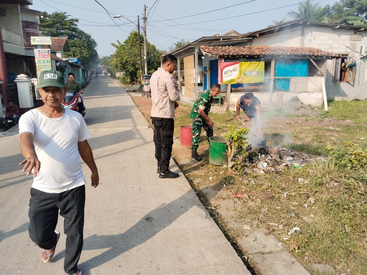 Polsek Panongan Gelar Gerakan ASRI Bersihkan Lingkungan Desa. - thewasesanews.com