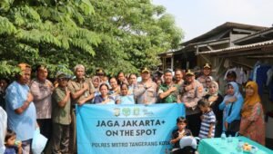 Kapolrestro Tangerang Kota Sambangi Kampung Cacing Karawaci. - thewasesanews.com