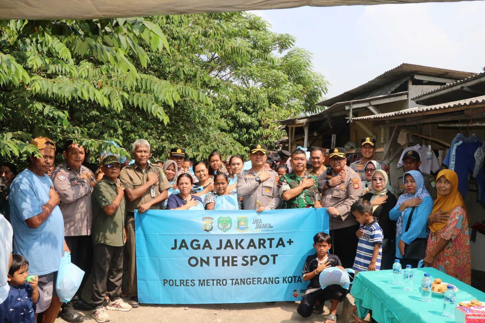 Kapolrestro Tangerang Kota Sambangi Kampung Cacing Karawaci. - thewasesanews.com