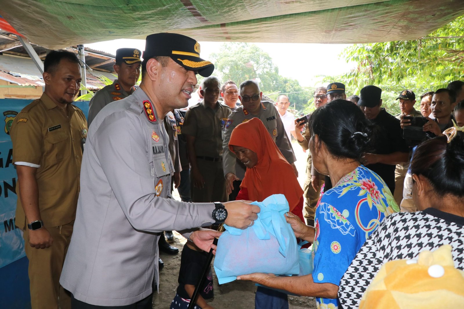 Kapolrestro Tangerang Kota Sambangi Kampung Cacing Karawaci. - thewasesanews.com