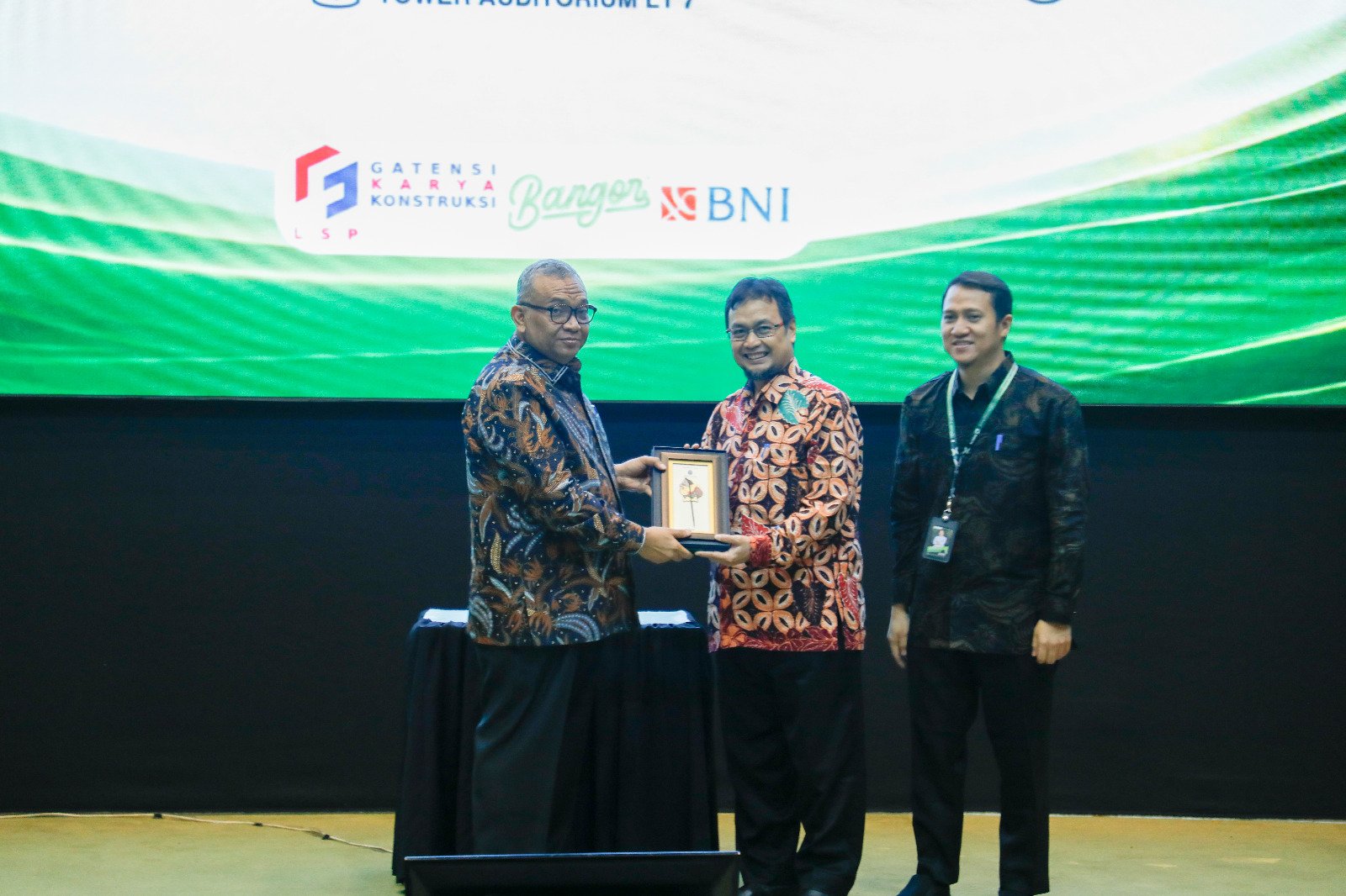 Wamenaker: Mahasiswa Harus Perkuat Kompetensi dan Sertifikasi. - thewasesanews.com