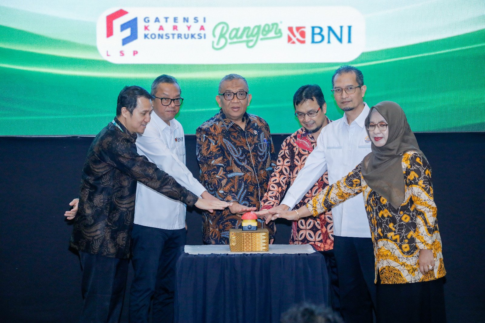 Wamenaker: Mahasiswa Harus Perkuat Kompetensi dan Sertifikasi. - thewasesanews.com