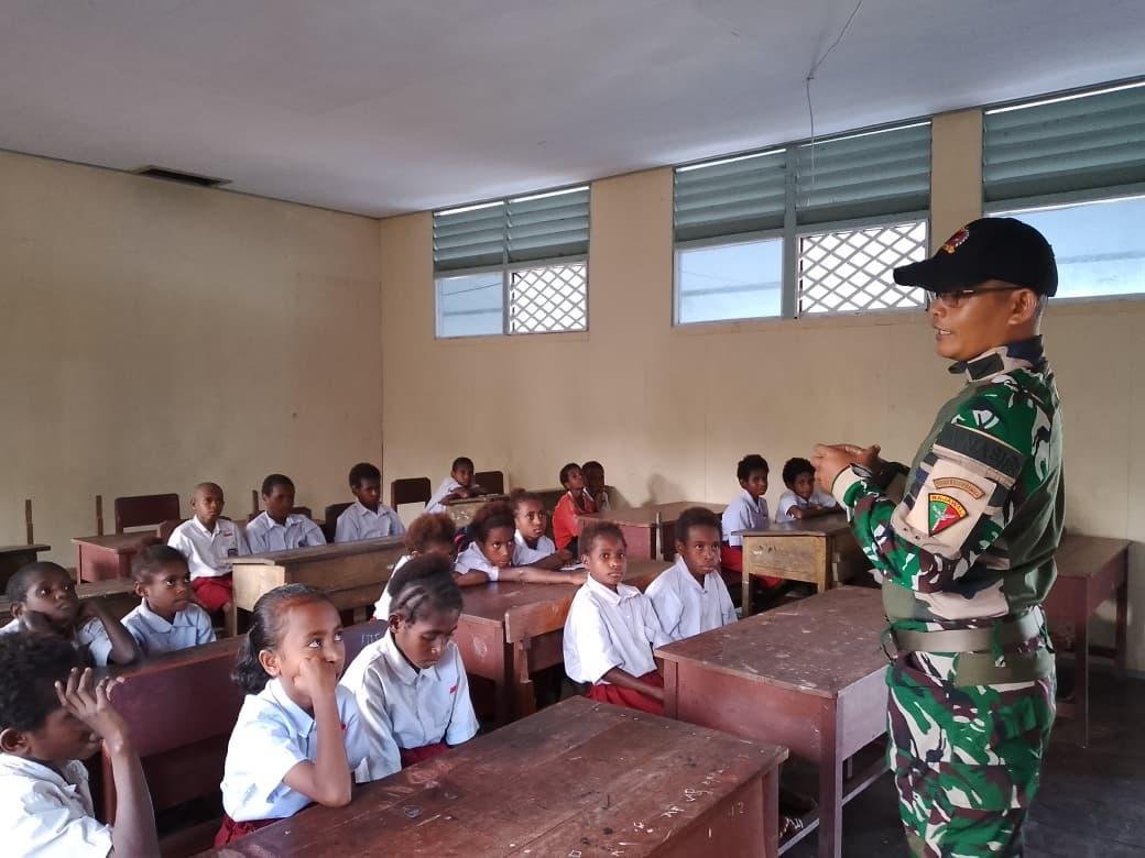 Satgas Yonif 123/Rajawali Mengajar di Asmat Guna Pacu Semangat Siswa. - thewasesanews.com