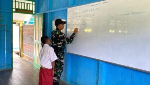 Satgas Yonif 123/Rajawali Mengajar di Asmat Guna Pacu Semangat Siswa. - thewasesanews.com