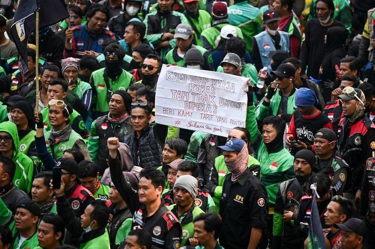 Penerapan Potongan Biaya Aplikasi 8 Persen Ojol Belum Berjalan. - thewasesanews.com