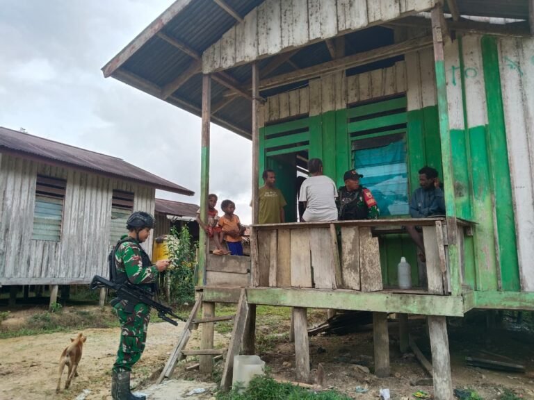 Satgas Yonif 123 Rajawali Dengar Curhat Warga Korowai Papua. - thewasesanews.com