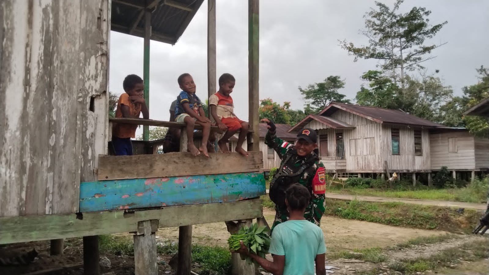 Satgas Yonif 123 Rajawali Dengar Curhat Warga Korowai Papua. - thewasesanews.com