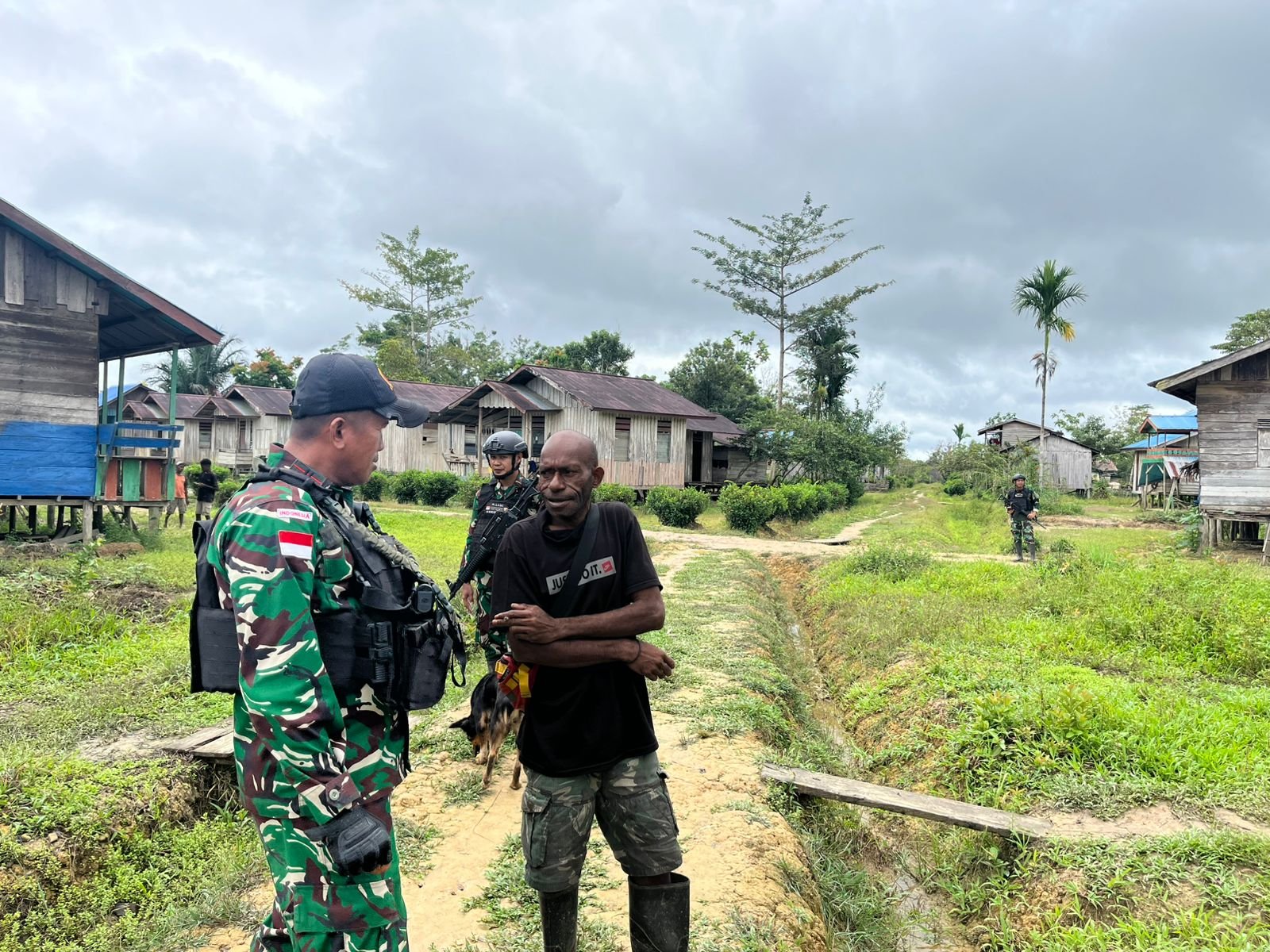 Satgas Yonif 123 Rajawali Dengar Curhat Warga Korowai Papua. - thewasesanews.com
