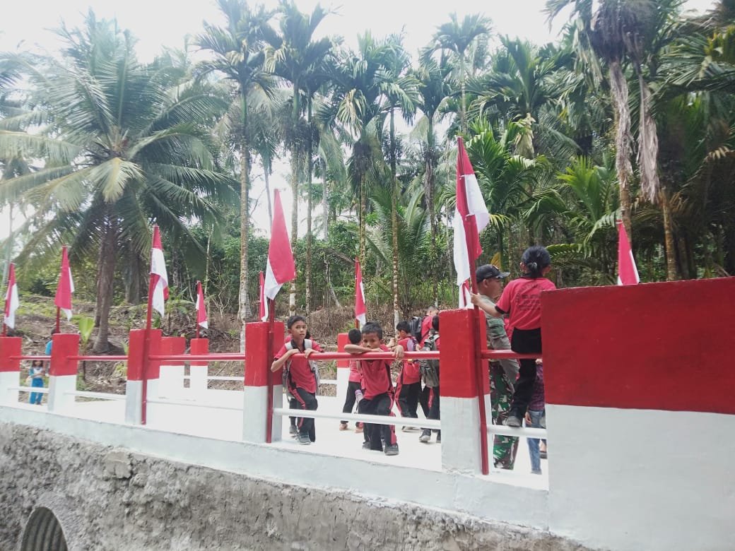 Kodim 0213 Nias Rampungkan Jembatan Aramco di Desa Holi. - thewasesanews.com