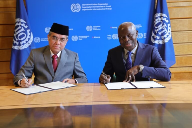 Menaker Serahkan Ratifikasi Konvensi ILO 188 di Jenewa Swiss. - thewasesanews.com