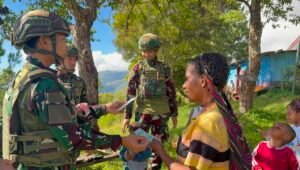 Satgas Yonif 521/DY Berikan Pelayanan Kesehatan Gratis di Jayawijaya. - thewasesanews.com