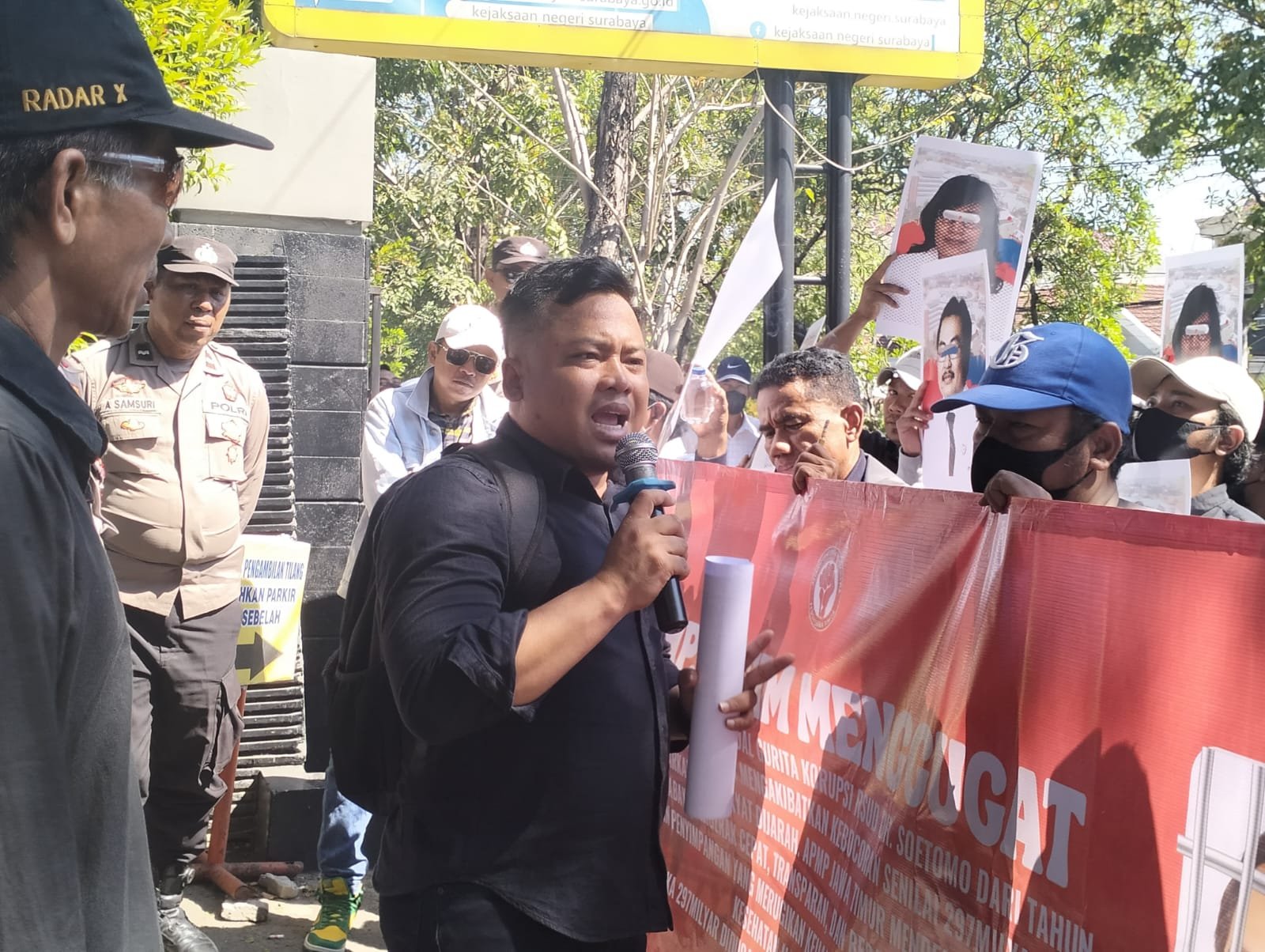 Acek Kusuma Pimpin Aksi APMP Jatim Usut Tuntas Dugaan Korupsi RSUD Dr. Soetomo. - thewasesanews.com