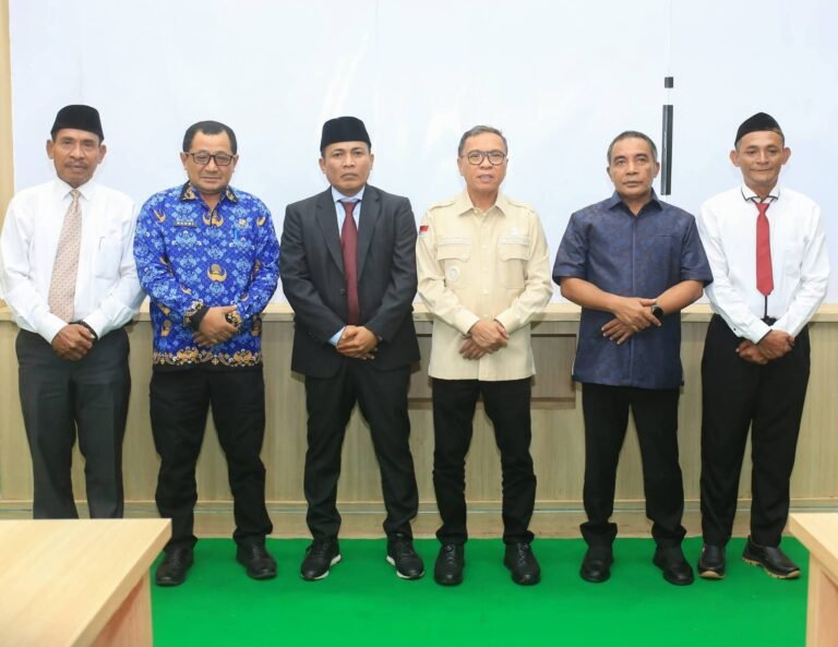 Bupati Ikram Malan Sangadji Melantik Direksi Perumda Air Minum Tirta Halteng Periode Baru. - thewasesanews.com