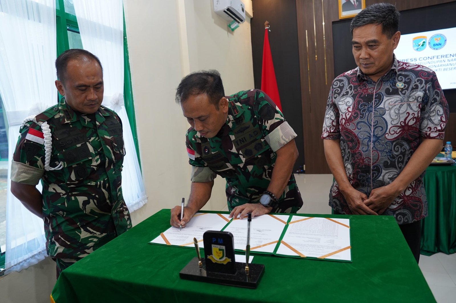 Kodam XII/Tpr Gagalkan Penyelundupan 21,4 Kg Sabu Asal Malaysia. - thewasesanews.com