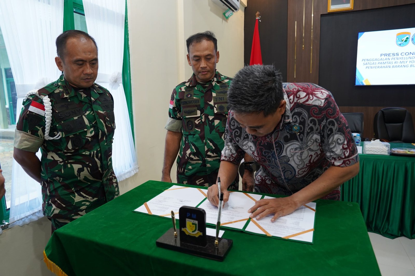 Kodam XII/Tpr Gagalkan Penyelundupan 21,4 Kg Sabu Asal Malaysia. - thewasesanews.com