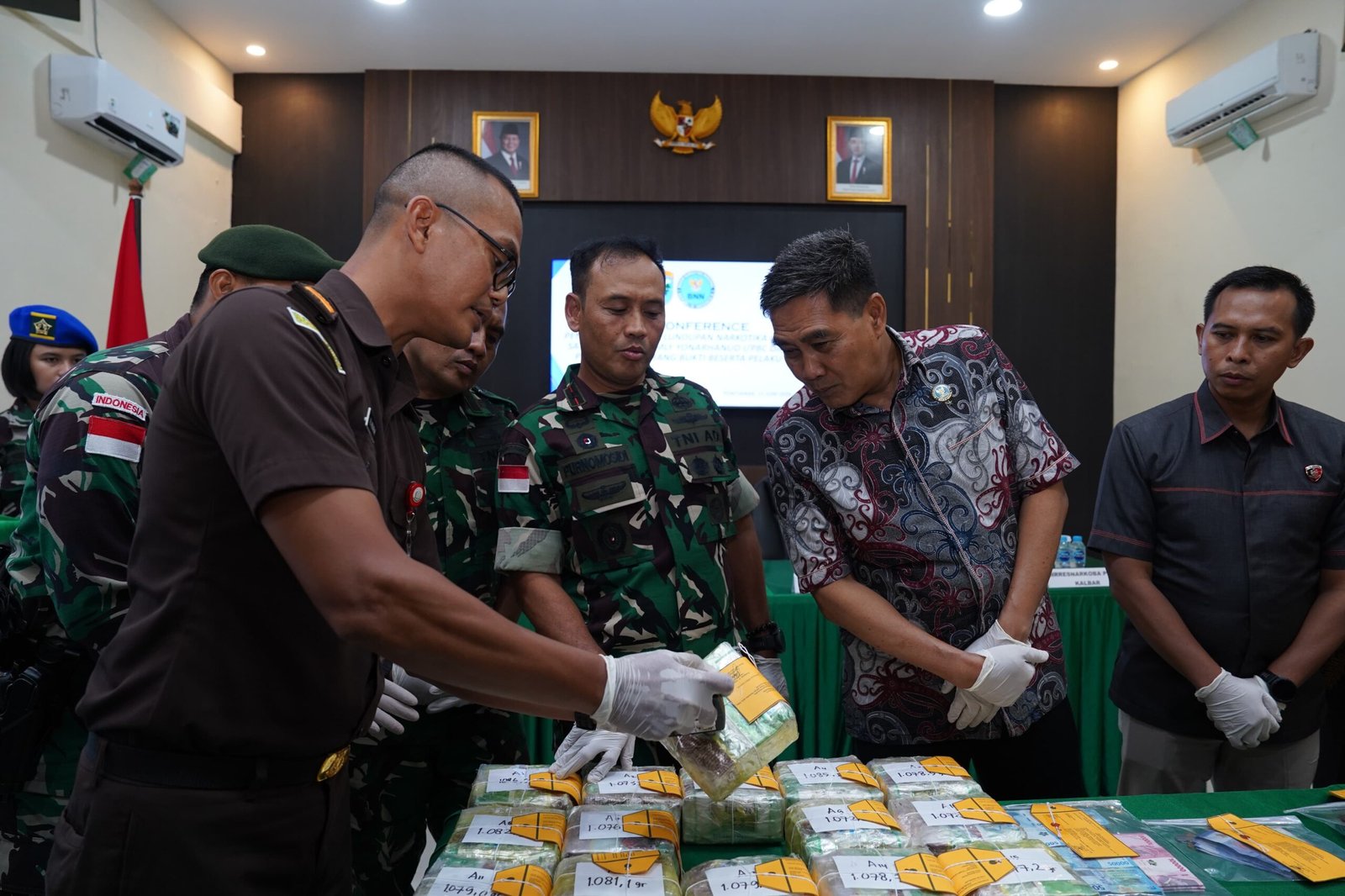 Kodam XII/Tpr Gagalkan Penyelundupan 21,4 Kg Sabu Asal Malaysia. - thewasesanews.com