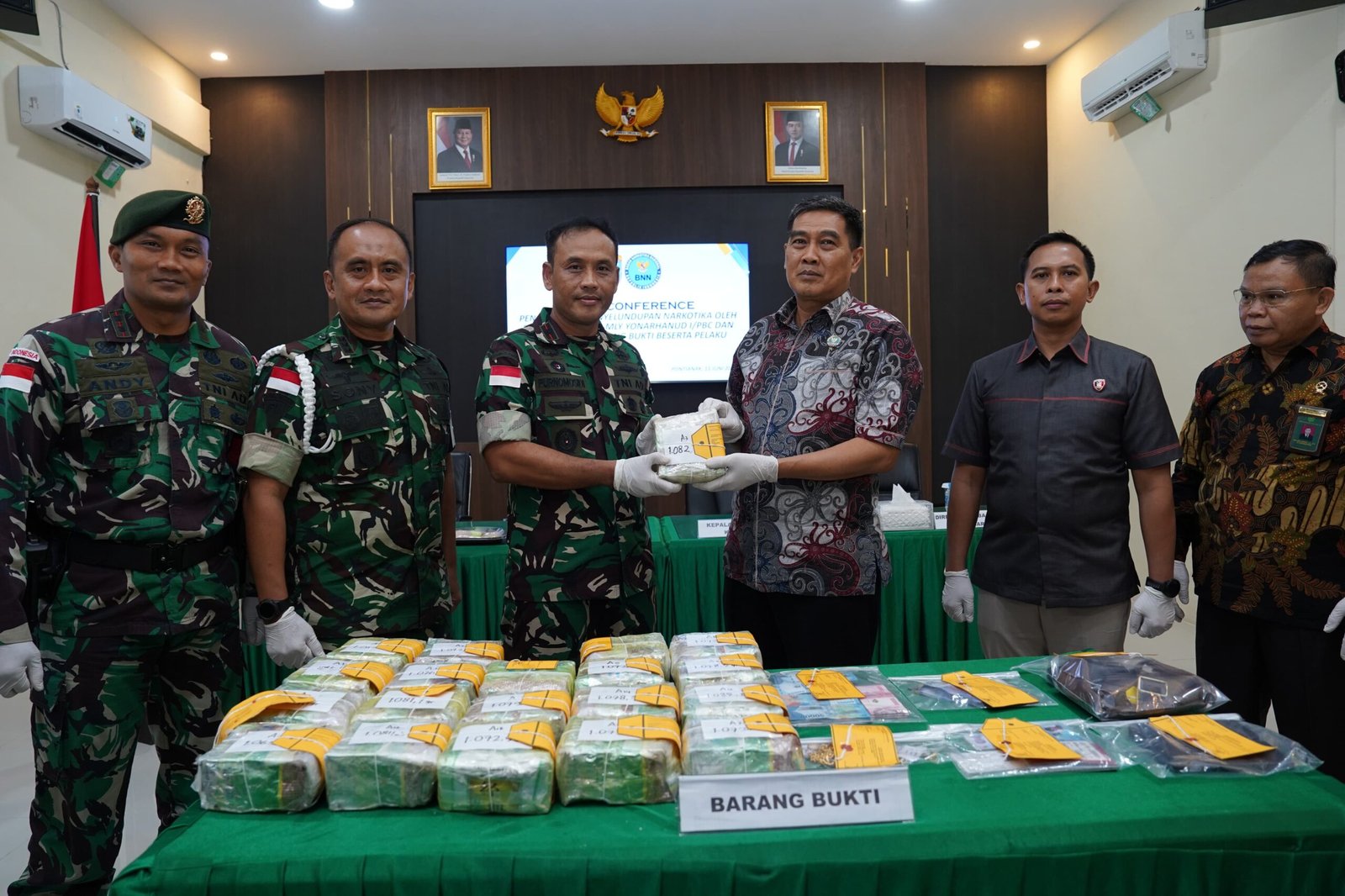 Kodam XII/Tpr Gagalkan Penyelundupan 21,4 Kg Sabu Asal Malaysia. - thewasesanews.com