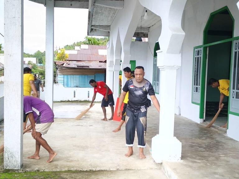 Polsek Patani Gelar Bakti Religi di Masjid Nurul Hidayah. - thewasesanews.com