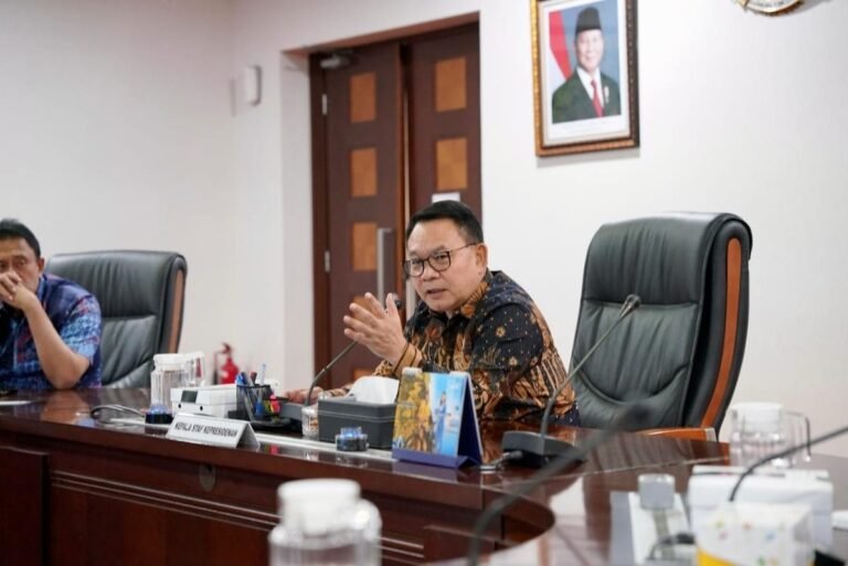 KSP Dudung Tegaskan Kritik Napas Demokrasi Bukan Provokasi. - thewasesanews.com