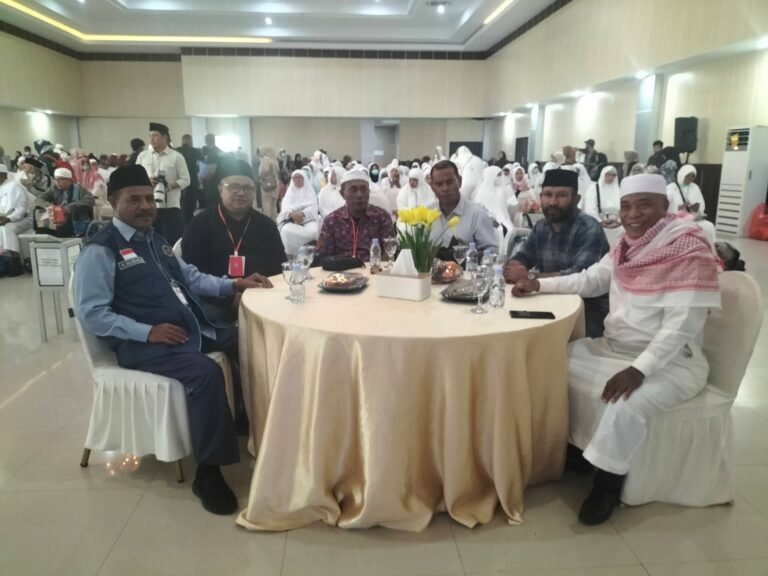 Jamaah Haji Halmahera Tengah Tiba di Ternate dalam Kondisi Sehat Walafiat. - thewasesanews.com