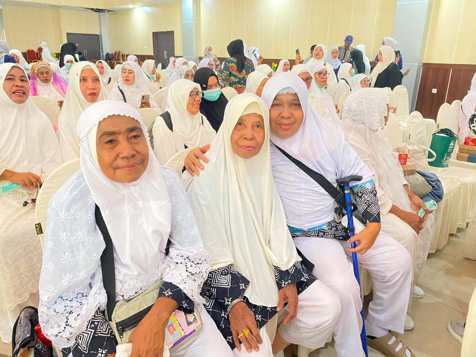 Jamaah Haji Halmahera Tengah Tiba di Ternate dalam Kondisi Sehat Walafiat. - thewasesanews.com