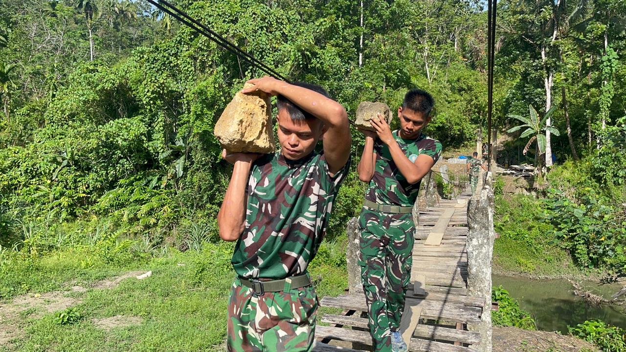 Pembangunan Jembatan Gantung Sungai Sowu di Gunungsitoli Tembus 50,5 Persen. - thewasesanews.com