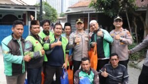 Kapolres Tangerang Kota Gelar Jumat Peduli Bersama Komunitas Pinang. - thewasesanews.com