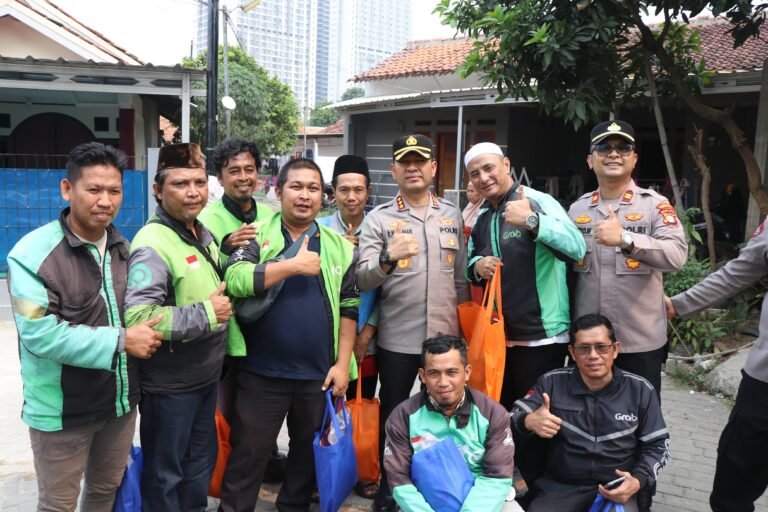 Kapolres Tangerang Kota Gelar Jumat Peduli Bersama Komunitas Pinang. - thewasesanews.com