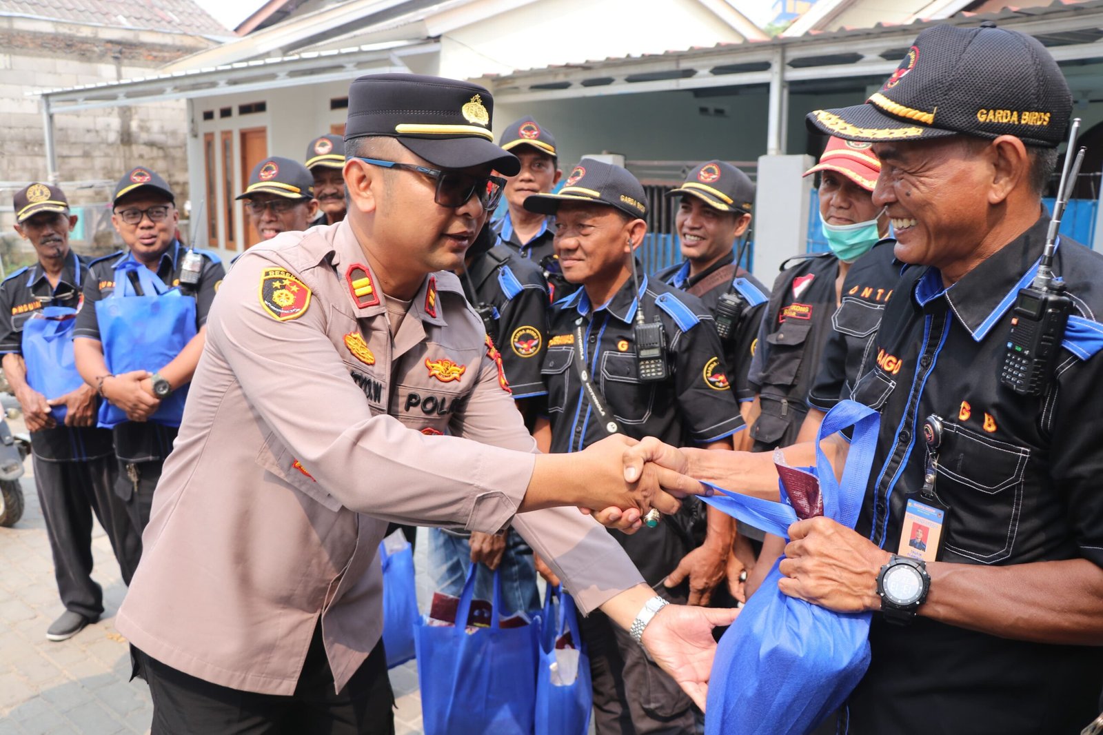 Kapolres Tangerang Kota Gelar Jumat Peduli Bersama Komunitas Pinang. - thewasesanews.com