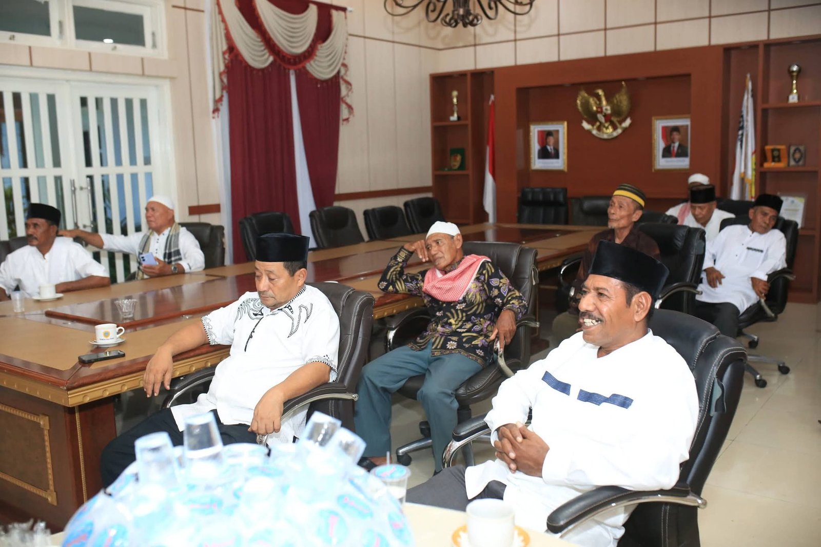Penyambutan Jamaah Haji Halmahera Tengah di Bukit Loiteglas. - thewasesanews.com